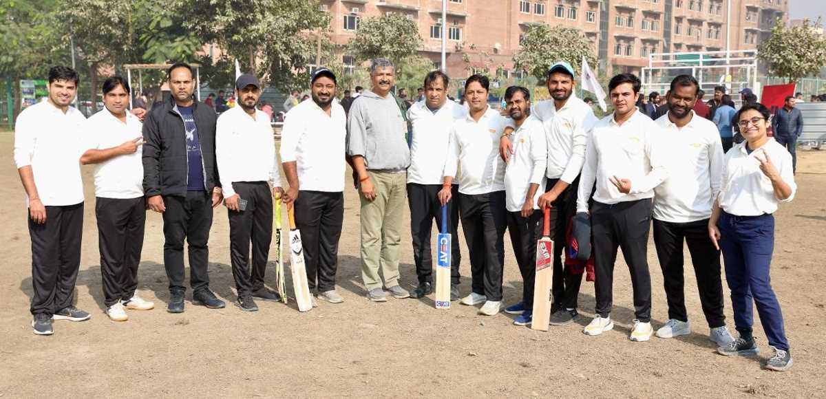 शारदा क्रिकेट चैंपियनशिप में चांसलर व हॉस्पिटल के बीच खेला गया मैच